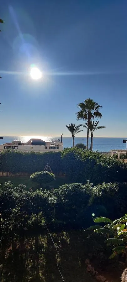 1Ste Line Sunset Beach Apartment فوينخيرولا