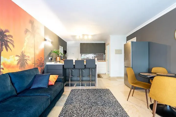 1Ste Line Sunset Beach Apartment فوينخيرولا 0*,  إسبانيا