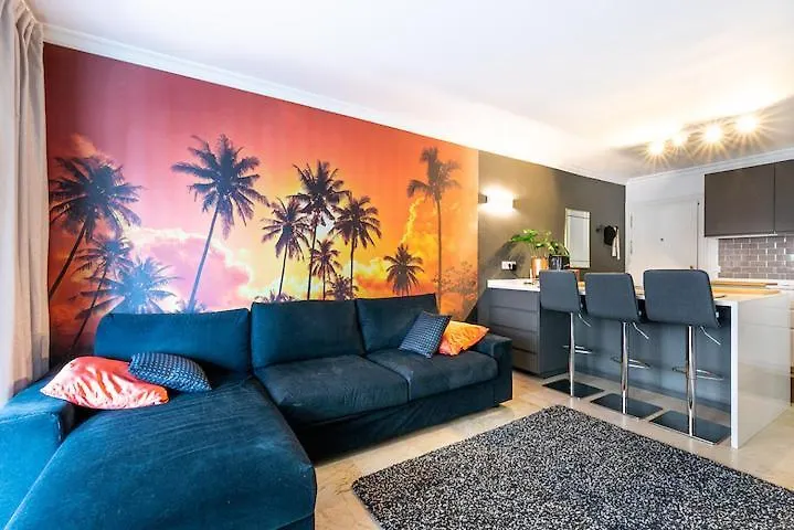 1Ste Line Sunset Beach Apartment فوينخيرولا